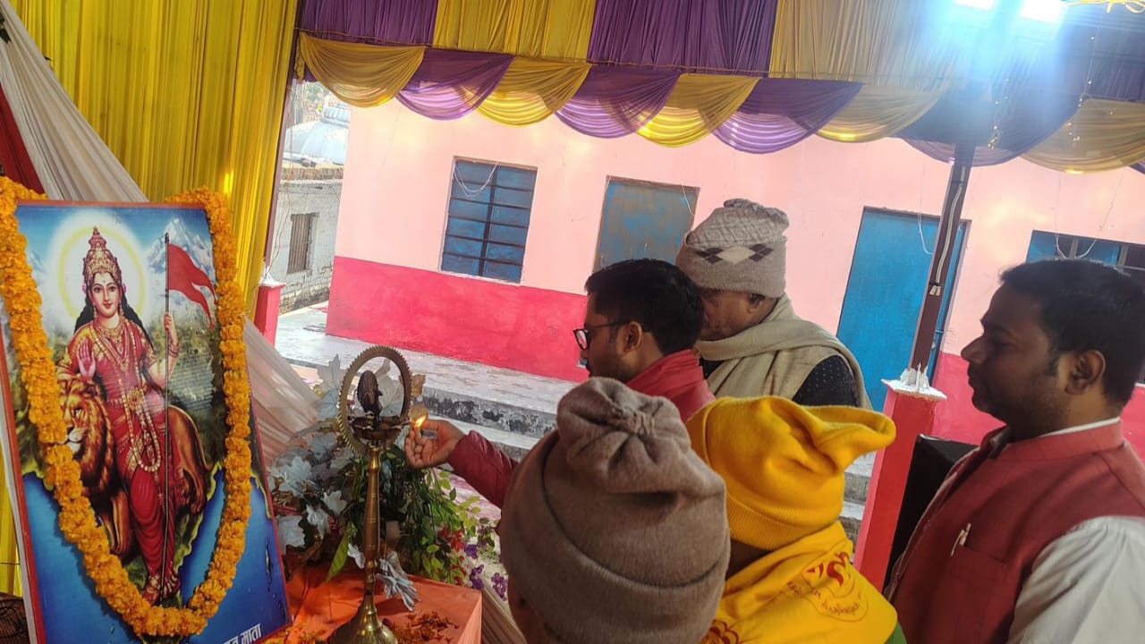 गायत्री बस्ती में गूंजा हिंदू एकता का उद्घोष, मातृशक्तियों की गरिमामयी सहभागिता ने बढ़ाई कार्यक्रम की शोभा