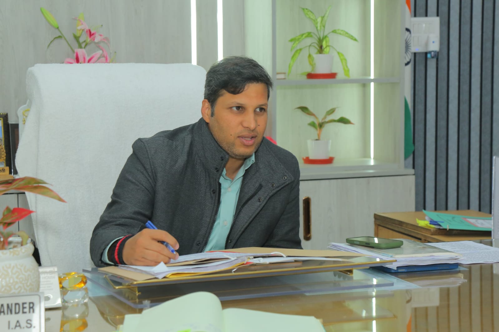 दलालों के खिलाफ प्रशासन का बड़ा एक्शन, गाजियाबाद डीएम ने दिए सख्त आदेश, होगी जेल की कार्रवाई