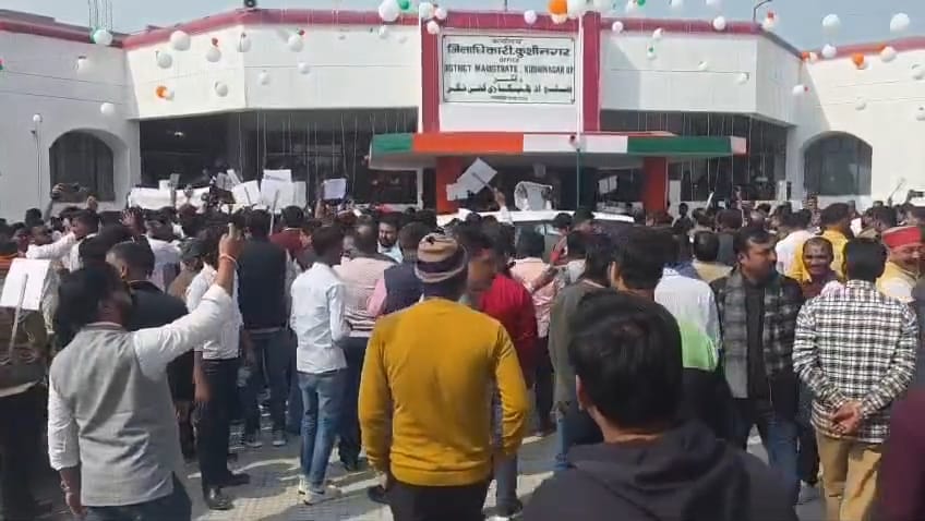 UGC कानून बना शिक्षा के लिए खतरा? कुशीनगर में स्वर्ण समाज का जोरदार प्रदर्शन, सरकार को दी सख्त चेतावनी