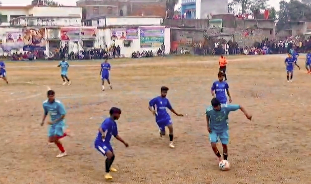 फुटबॉल टाईब्रेकर शूटआउट में छपरा ने दिखाया दम, गोरखपुर को हराकर सेमीफाइनल में बनाई जगह
