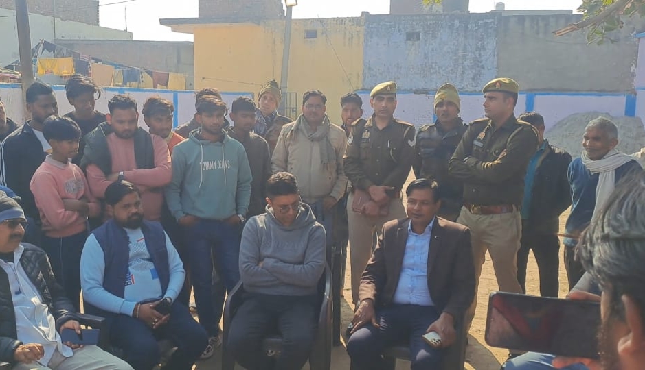 Bulandshahr: अराजक तत्वों ने तोड़ी डॉ. अंबेडकर की प्रतिमा, प्रशासन ने संभाला मोर्चा, गांव में शांति कायम