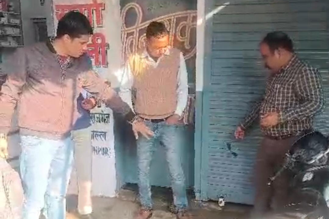 स्वास्थ्य विभाग का बड़ा एक्शन, पनियरा में दो अवैध पैथालॉजी पर गिरी गाज, जानिए पूरा मामला