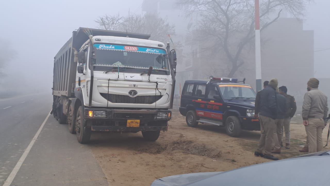 हाईवे पर मौत का तांडव: बुलंदशहर में तेज रफ्तार डंपर ने बाइक सवार युवक को कुचला,  मौके पर दर्दनाक मृत्यु