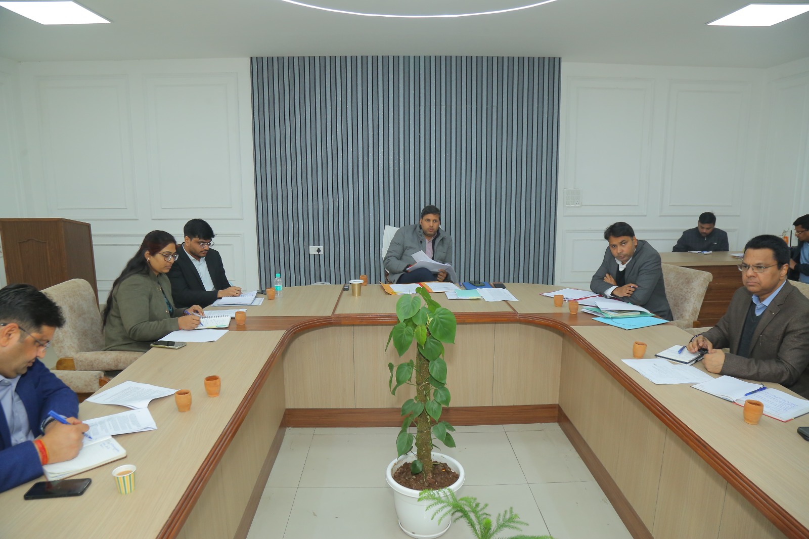 गाजियाबाद में सफाई, सड़क मरम्मत और यातायात सुधार पर जिलाधिकारी का जोर, जनपद होगा आकर्षक और सुरक्षित