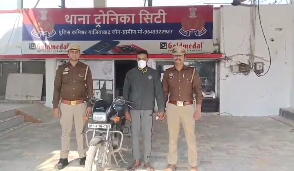48 घंटे में हत्या का खुलासा, पुलिस मुठभेड़ के बाद तीन आरोपी गिरफ्तार, जंगल में छिपाए हथियार भी बरामद