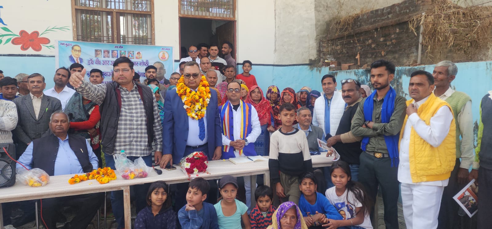 नगला शेखू में अंबेडकर विचारों की गूंज, डिजिटल पुस्तकालय में हुआ वैचारिक मंथन, शिक्षा और सामाजिक एकता पर जोर