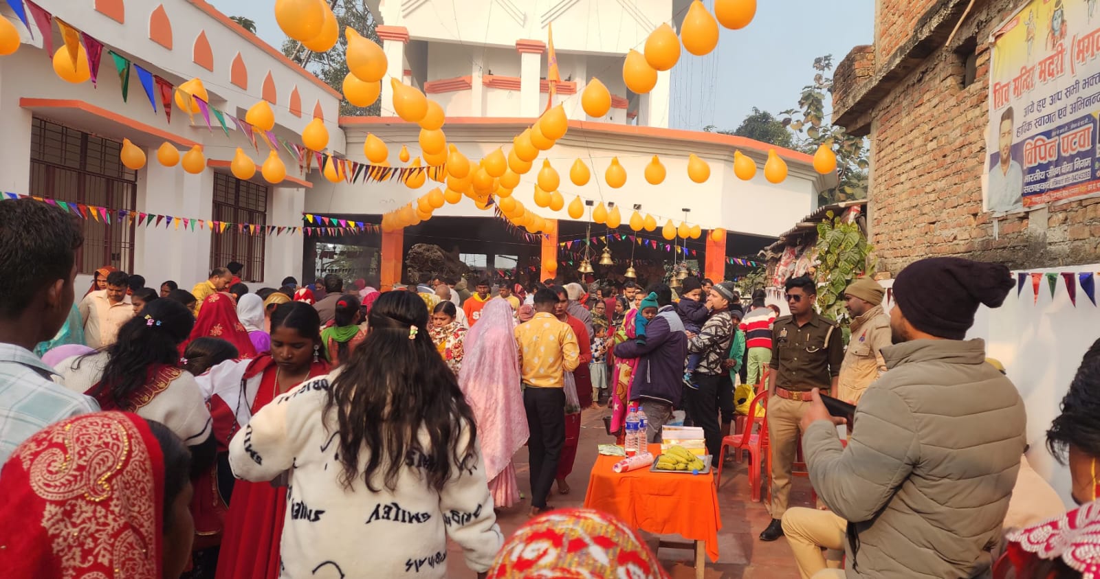 महाशिवरात्रि पर शिवालयों में उमड़ा श्रद्धा का जनसैलाब, बेलपत्र-दूध और जल से हुआ महादेव का अभिषेक