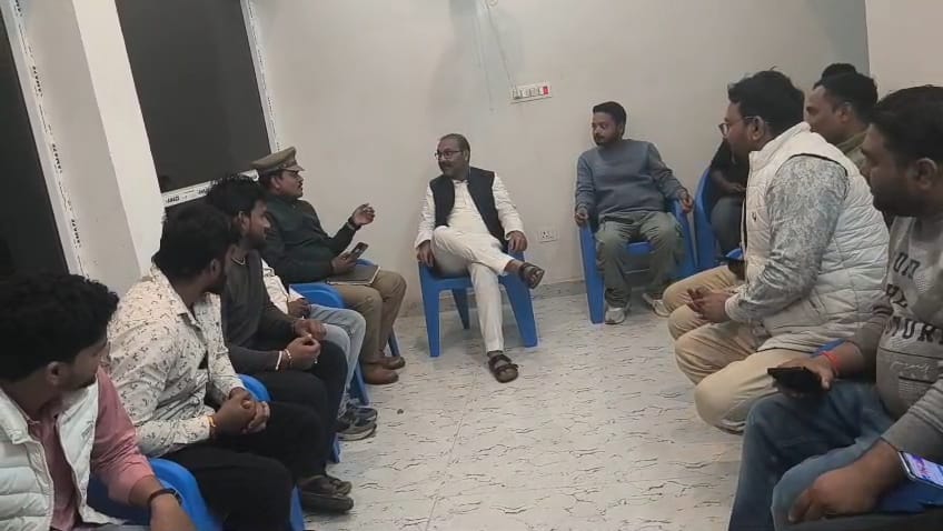 विधानसभा घेराव से पहले प्रशासन की कार्रवाई, कांग्रेस के पूर्व प्रदेश अध्यक्ष अजय कुमार लल्लू को घर में किया गया नजरबंद