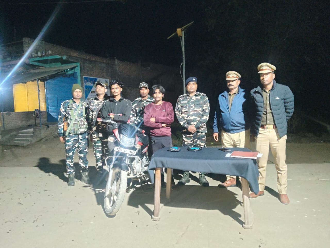 महराजगंज में नशे का खेल बेनकाब, भारत-नेपाल सीमा पर नशीली दवाओं की खेप के साथ दो तस्कर गिरफ्तार