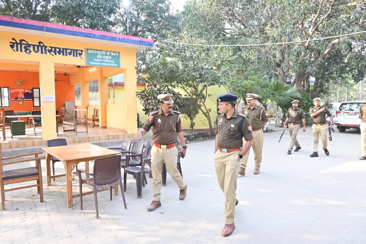 एसपी ने किया पनियरा थाना का औचक निरीक्षण, जनता की शिकायतों के त्वरित निस्तारण पर जोर, पढ़िए पूरी ख़बर