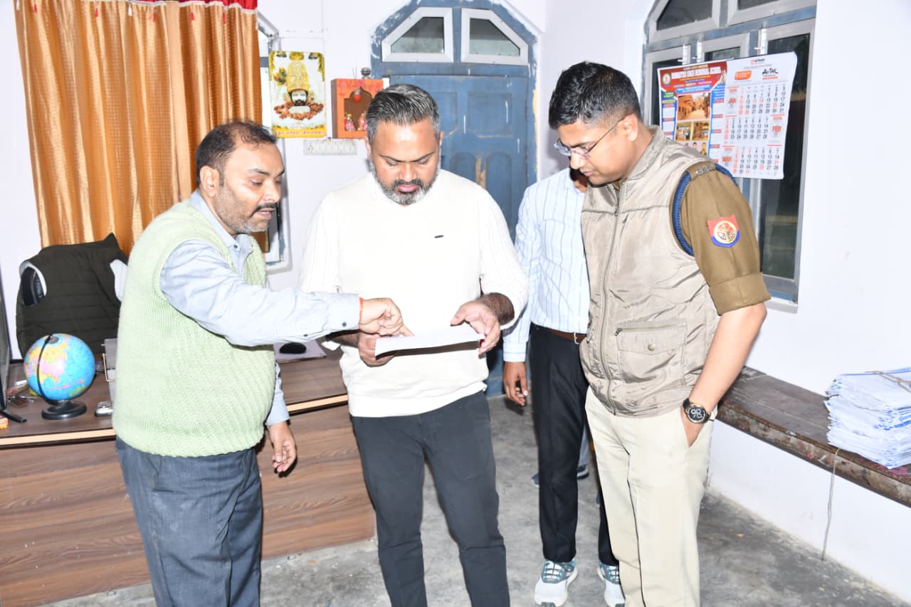 कुशीनगर में सख्त पहरे के बीच हुई बोर्ड परीक्षा, परीक्षार्थियों की सुविधा और निष्पक्षता प्रशासन की प्राथमिकता