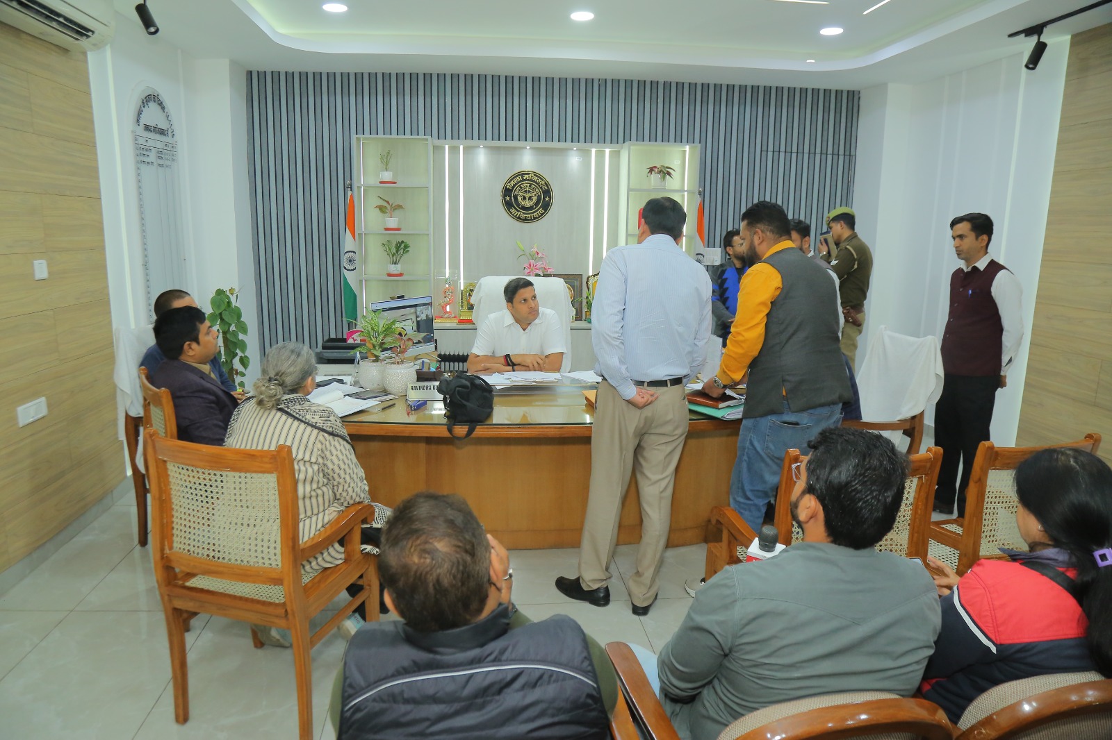 जनसमस्याओं पर डीएम का जीरो टॉलरेंस, बोले-जनता का उत्पीड़न बर्दाश्त नहीं, लापरवाही पर होगी तत्काल कार्रवाई