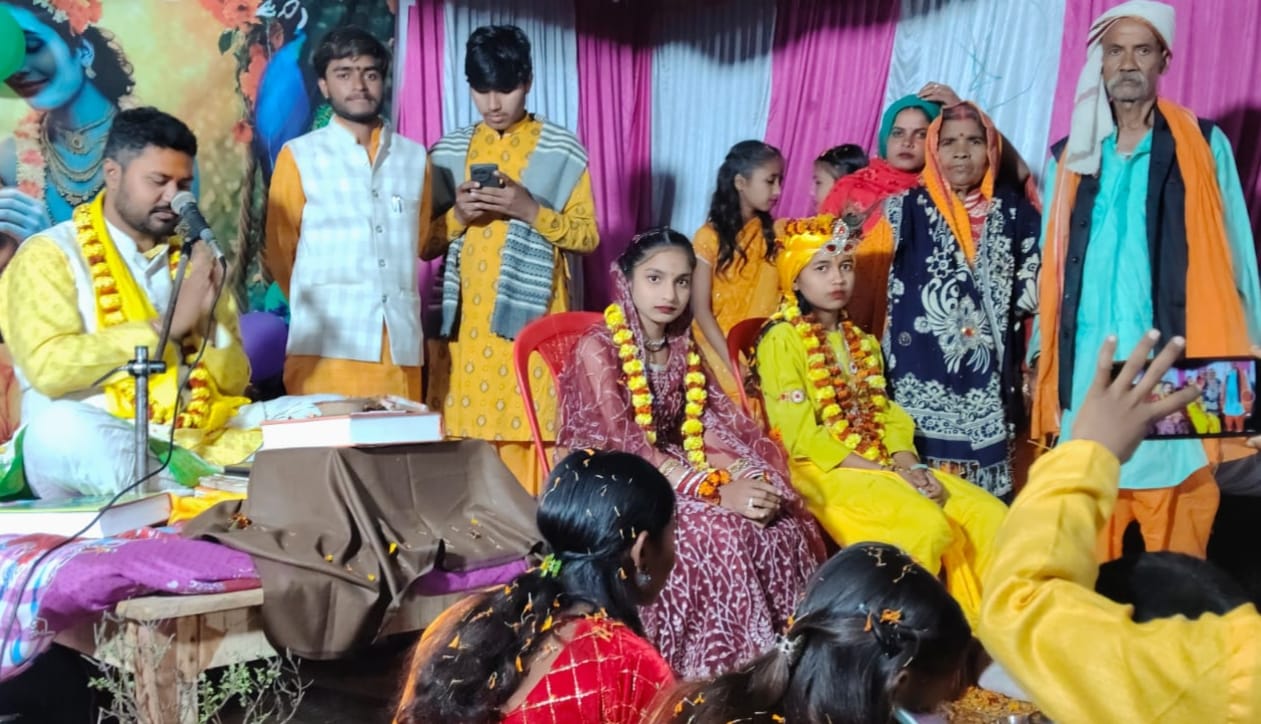 श्रीकृष्ण-रुक्मिणी विवाह कथा सुनकर भक्ति में डूबे श्रोता, जयकारों से गूंज उठा पंडाल, भावविभोर हुए ग्रामीण