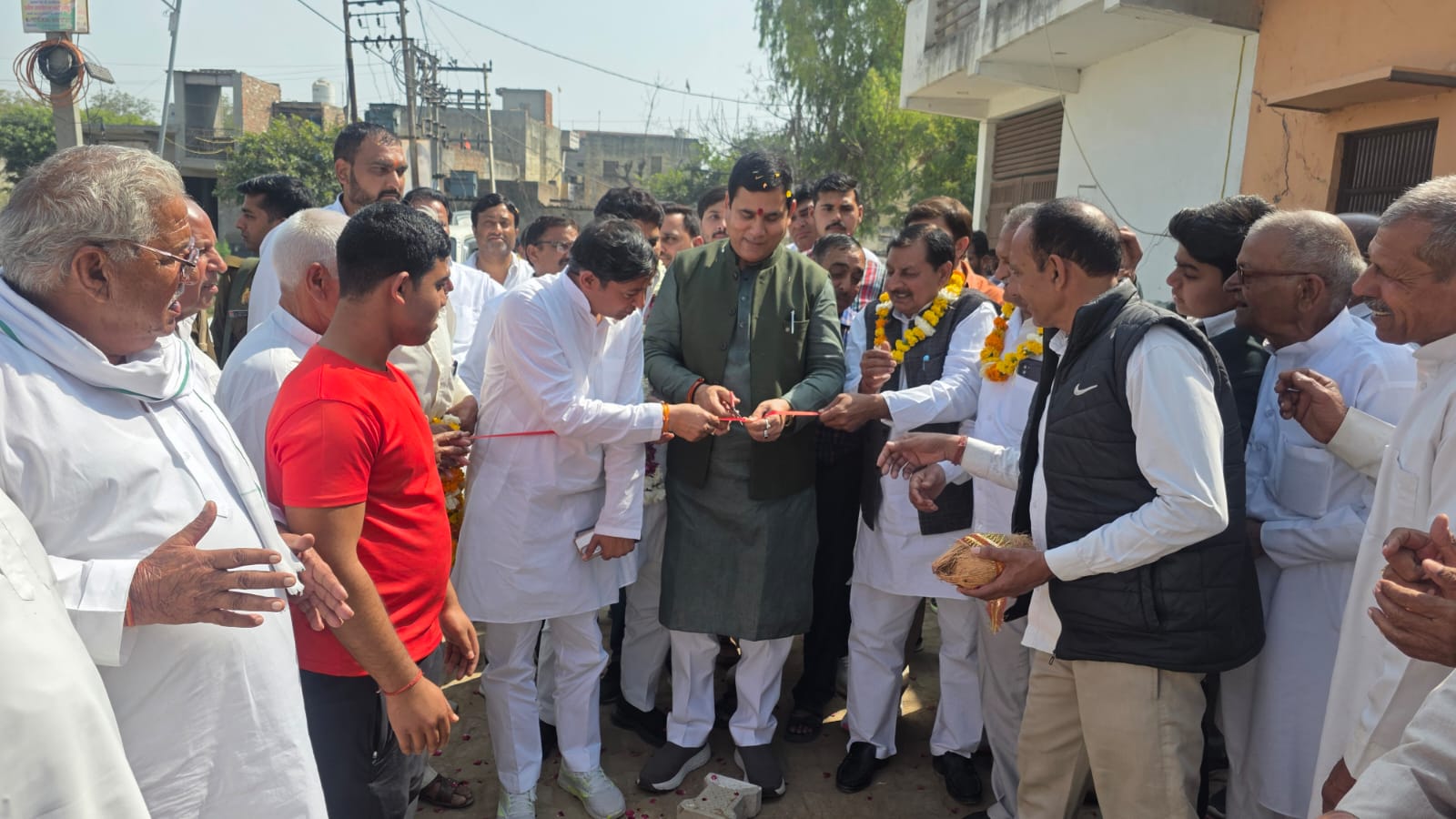 Ghaziabad: लोनी में करोड़ों की योजनाओं का एक साथ शुभारंभ, विधायक नंदकिशोर गुर्जर ने किया इंफ्रास्ट्रक्चर बूस्ट