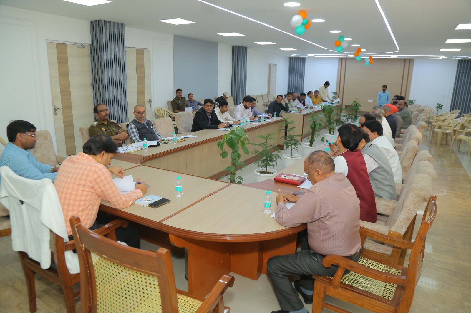 कलेक्ट्रेट में हुई व्यापार बंधु बैठक, कई अहम मुद्दों पर हुई चर्चा, समयबद्ध निस्तारण नहीं होने पर होगी जवाबदेही तय