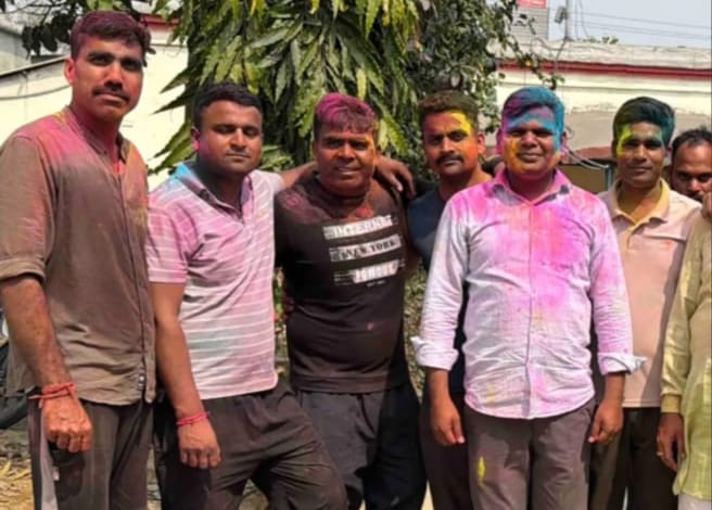 रामपुर जीआरपी थाना में होली मिलन समारोह का आयोजन, पुलिसकर्मियों ने गुलाल लगाकर दिया भाईचारे का संदेश