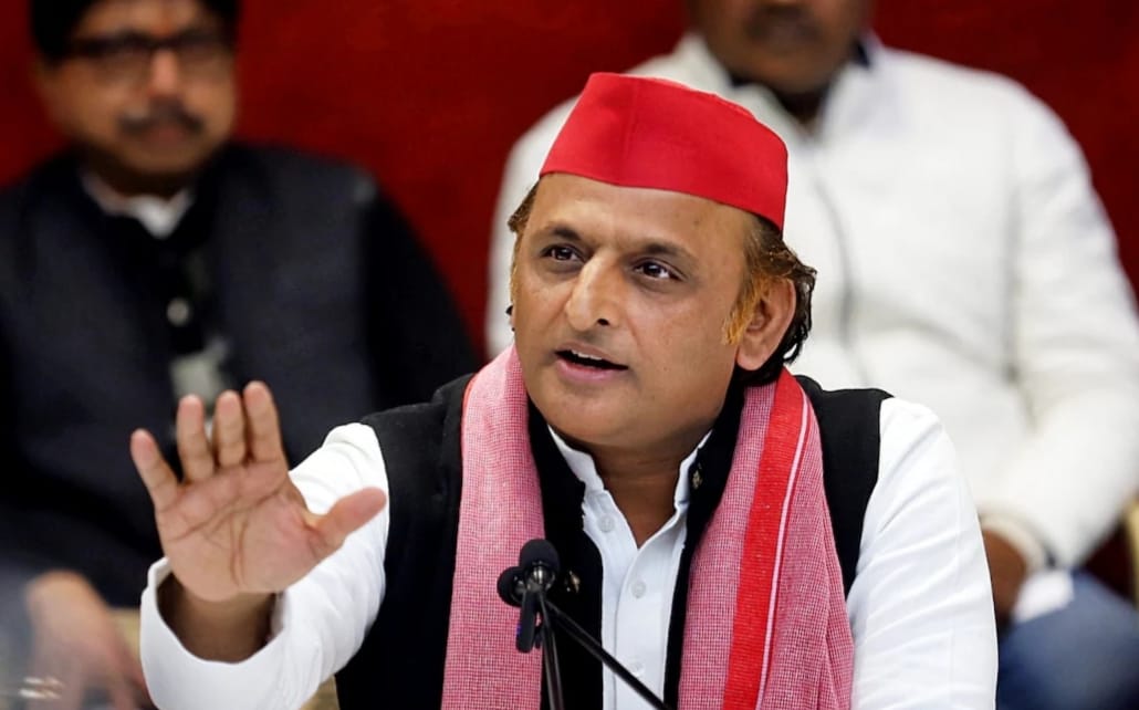 गोरखपुर भाजपा नेता की हत्या के बाद गरमाई राजनीति, अखिलेश यादव ने सरकार को घेरा, बोले- कानून-व्यवस्था खत्म