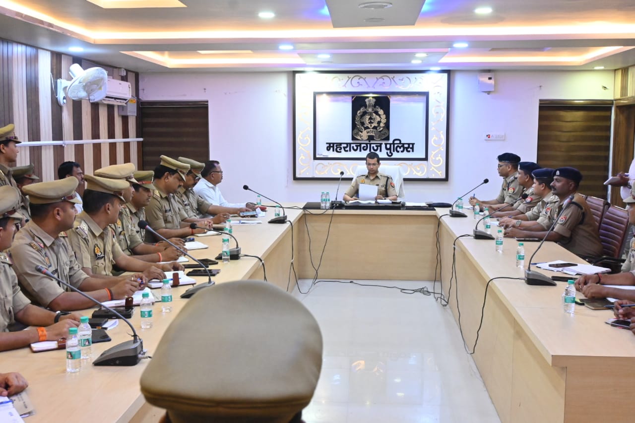 महराजगंज में नवागत एसपी ने देर रात की मैराथन समीक्षा बैठक, कानून-व्यवस्था पर फोकस, अफसरों को दिए कड़े निर्देश