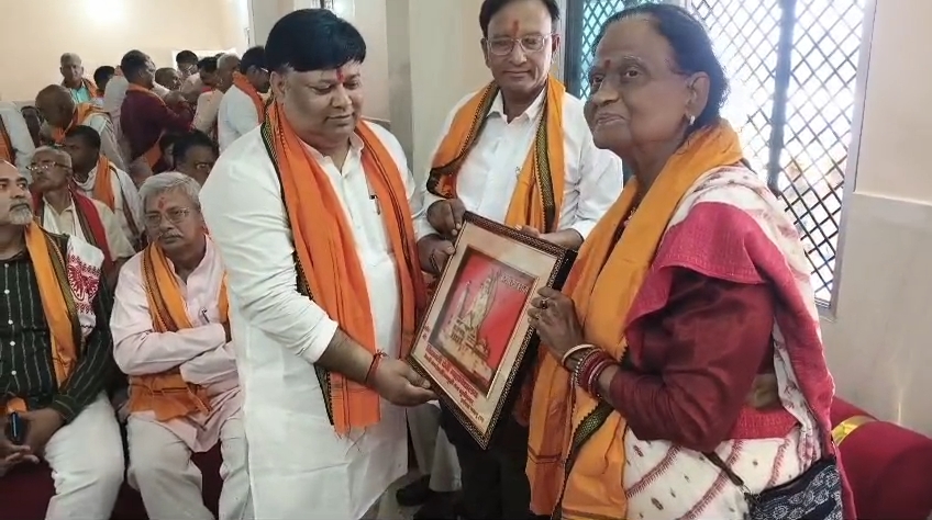 कुशीनगर धूमधाम से मनाई गई भगवान परशुराम जयंती, उमड़ा आस्था का जनसैलाब