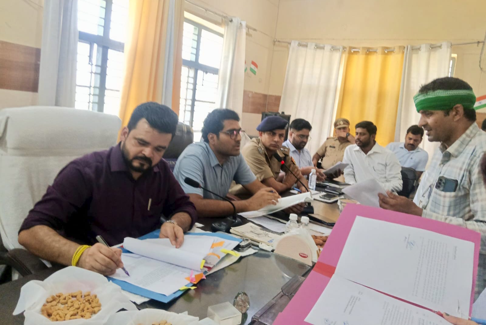 Rampur: तहसील दिवस में गूंजा बिजली संकट, किसान यूनियन ने प्रशासन को घेरा, व्यवस्था पर उठाए गंभीर सवाल